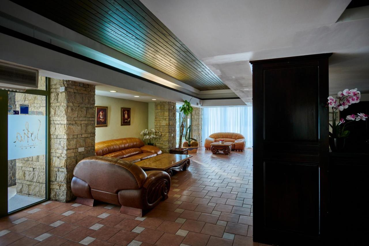Hotel & Restaurant Sofia スチェヴィツァ エクステリア 写真